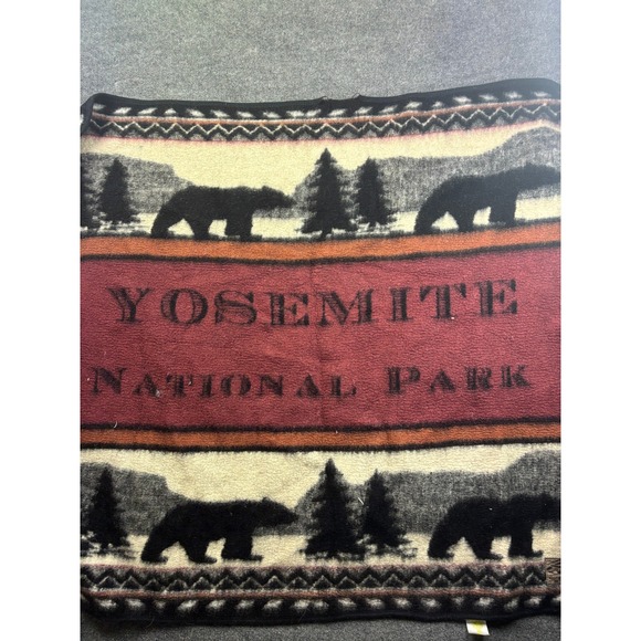 Earth Ragz Other - Earth Ragz Yosemite National Park Blanket Unisex OS Burgundy Bear Fleece Throw